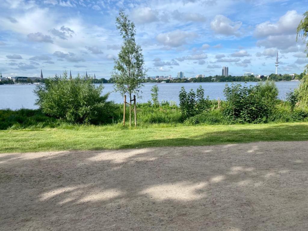 Alster Hamburg - Saniertes Und Mobliertes Apartment Mit Bad Und Kuche Dış mekan fotoğraf